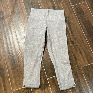 🧘 Lululemon Cropped Leggings - Size 8 - Thicker Material